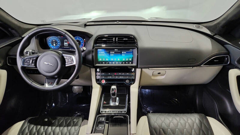 2020 Jaguar F-PACE SVR