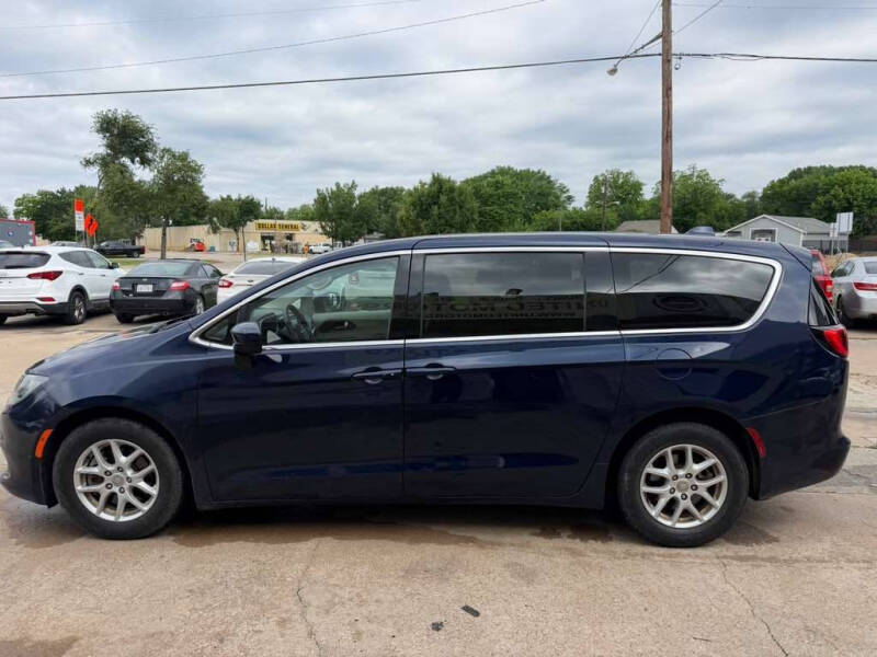 2017 Chrysler Pacifica LX