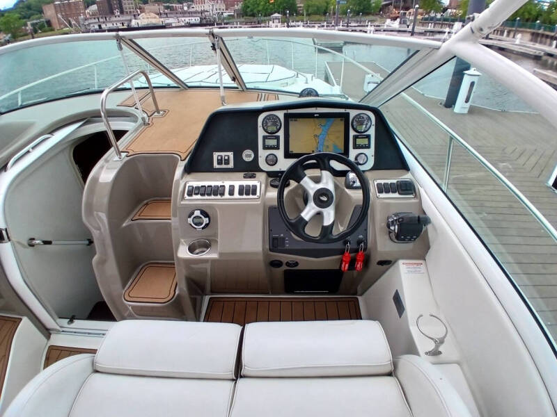 2012 Cruisers Yachts 380 Express