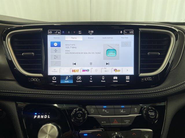 2026 Chrysler Pacifica Select