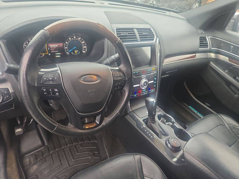 2017 Ford Explorer Platinum