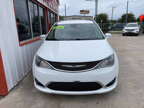 2017 Chrysler Pacifica Touring-L Plus