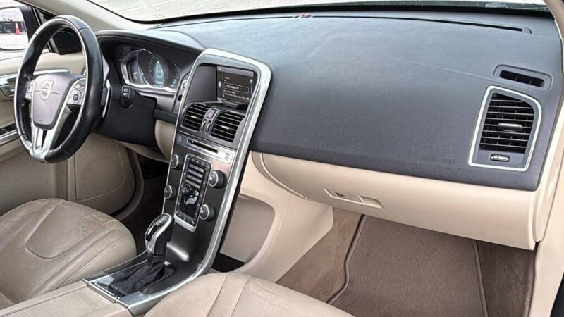 2015 Volvo XC60 T6 Drive-E Premier Plus