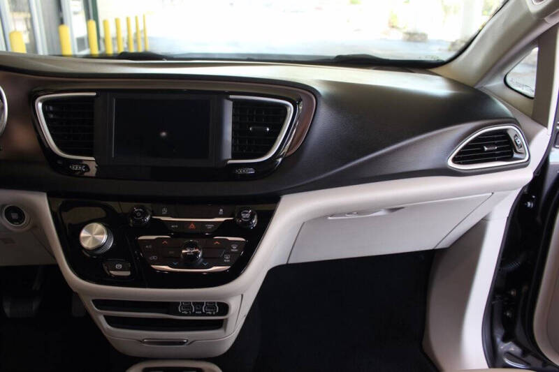 2021 Chrysler Voyager LXi