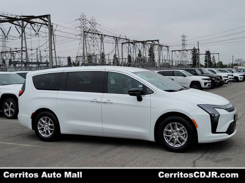 2027 Chrysler Pacifica Select
