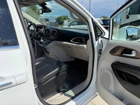2017 Chrysler Pacifica Touring-L