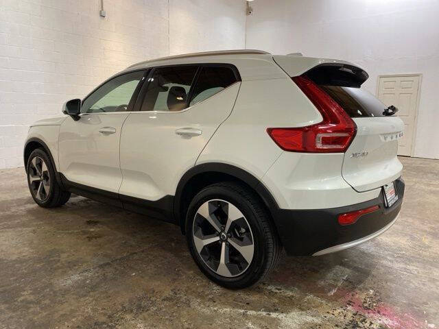 2025 Volvo XC40 B5 Core Bright Theme