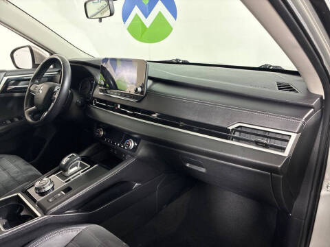 2022 Mitsubishi Outlander SE