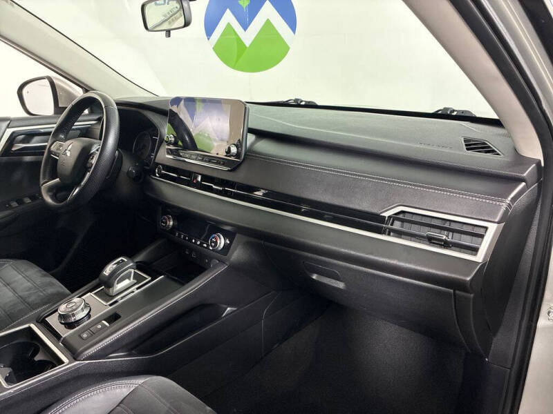 2022 Mitsubishi Outlander SE