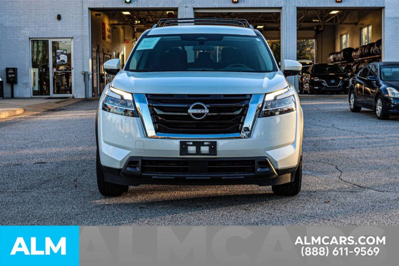 2022 Nissan Pathfinder SV