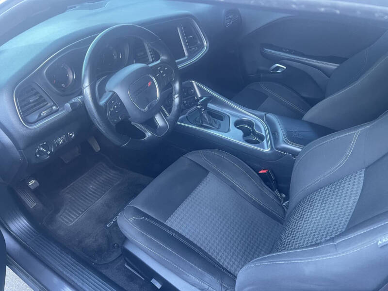 2017 Dodge Challenger R/T Shaker