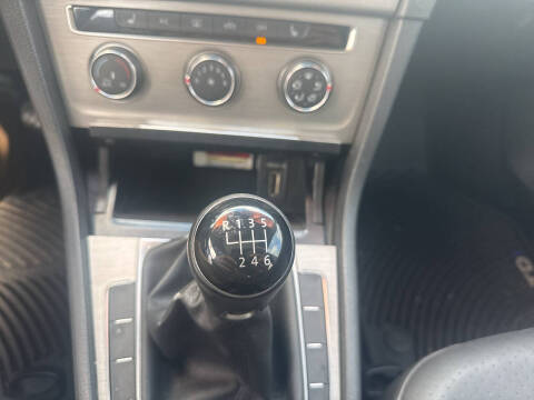 2015 Volkswagen Golf TDI SE