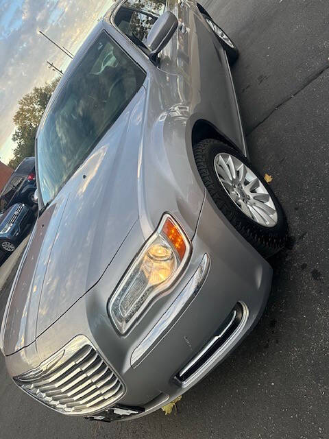 2014 Chrysler 300 Base photo 4