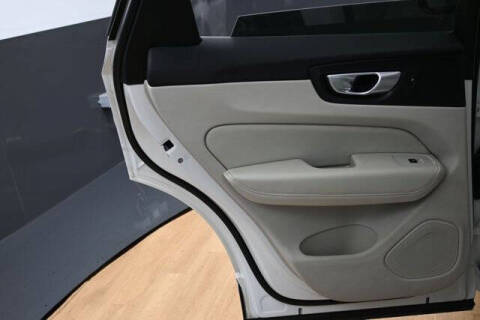 2024 Volvo XC60 B5 Core Dark Theme