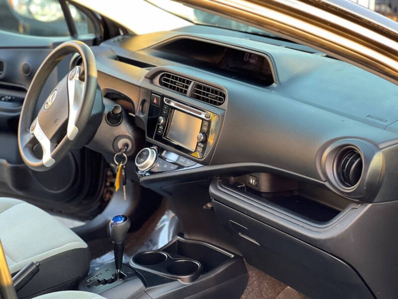 2016 Toyota Prius c One