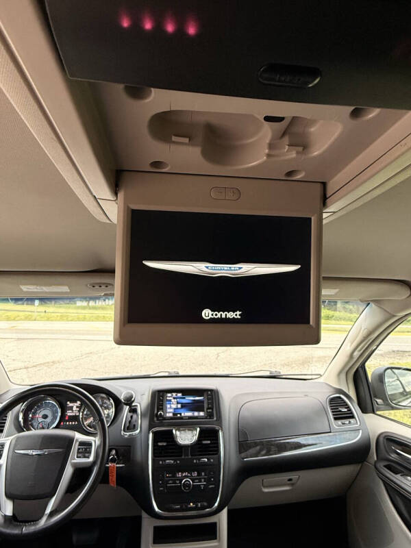 2016 Chrysler Town and Country Touring