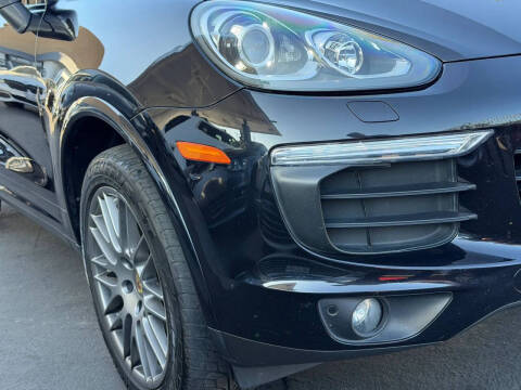 2017 Porsche Cayenne Platinum Edition