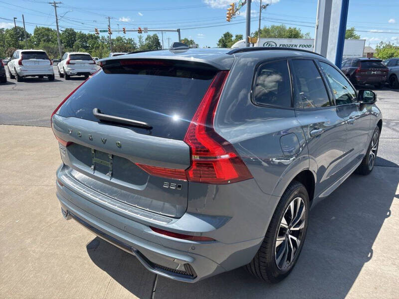 2024 Volvo XC60 B5 Core Dark Theme