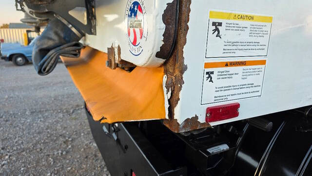 2011 Freightliner M2 106