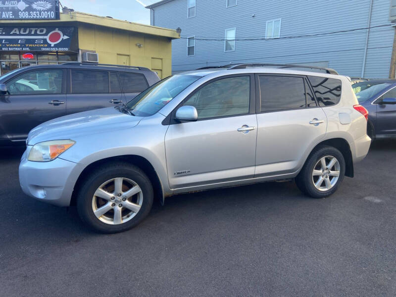 Toyota RAV4's photo