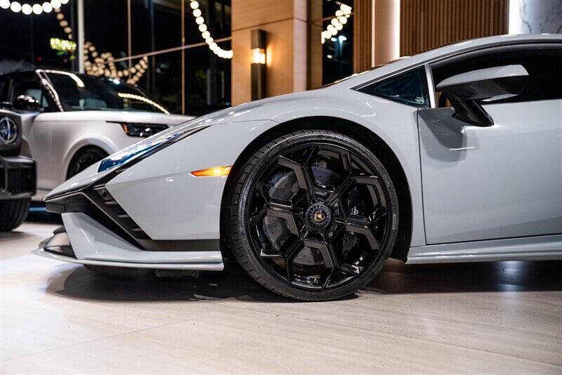 2023 Lamborghini Huracan Tecnica