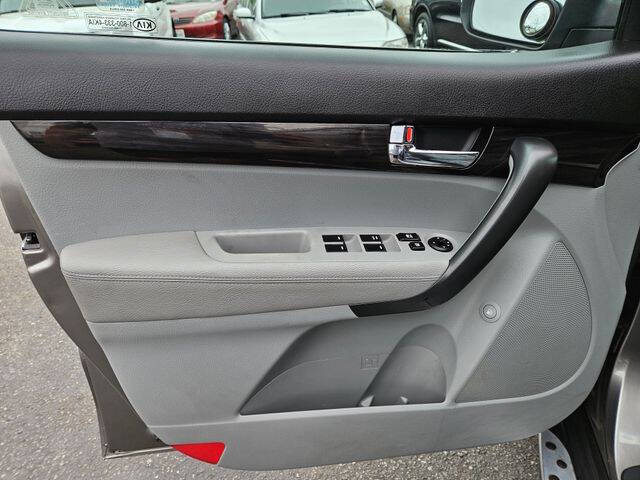 2011 Kia Sorento LX