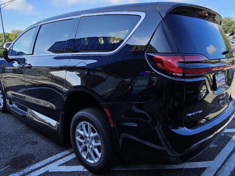 2024 Chrysler Pacifica Touring L