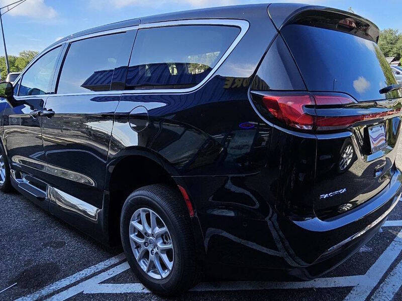2024 Chrysler Pacifica Touring L
