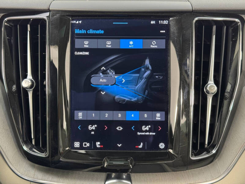 2023 Volvo XC60 B5 Plus Dark Theme