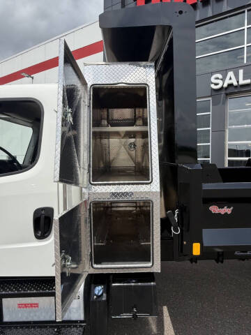 2019 Freightliner M2 106