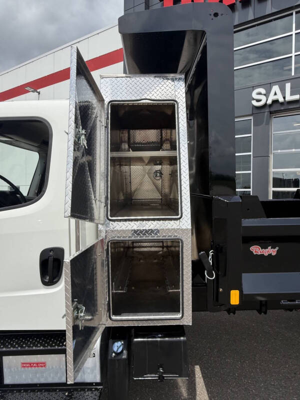 2019 Freightliner M2 106