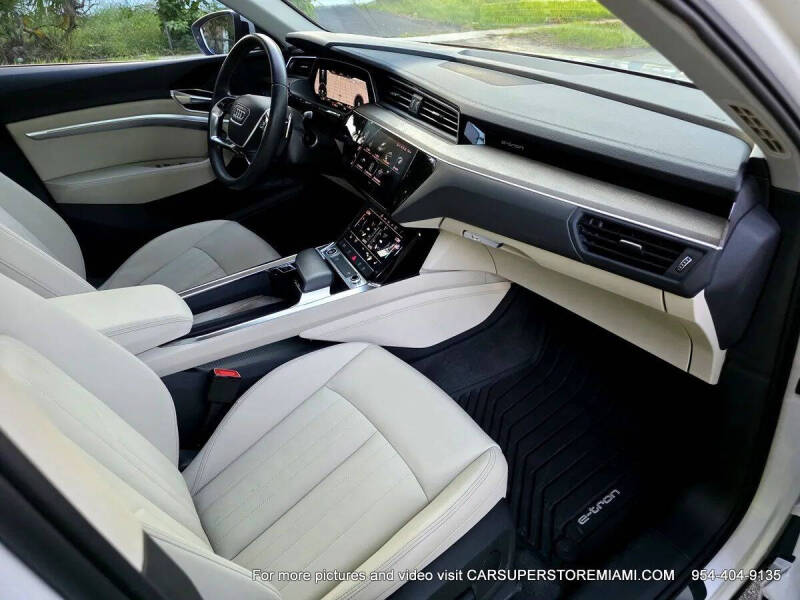 2021 Audi e-tron quattro Premium