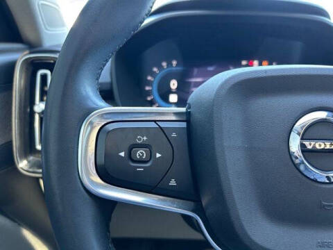 2023 Volvo XC40 B5 Plus Bright Theme