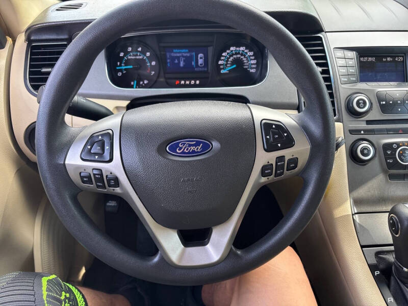 2013 Ford Taurus SE