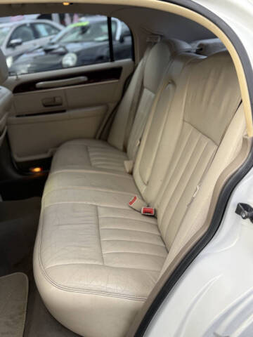 2003 Lincoln Town Car Signature