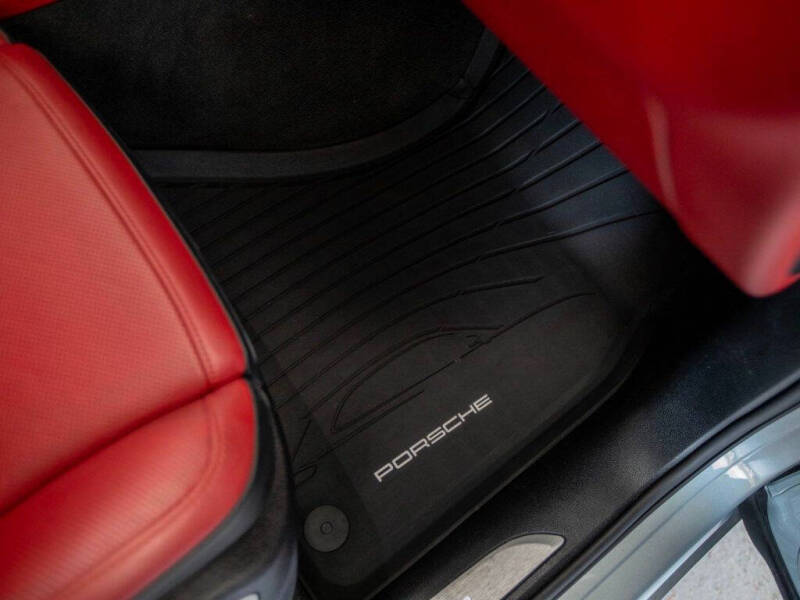 2021 Porsche Macan Turbo