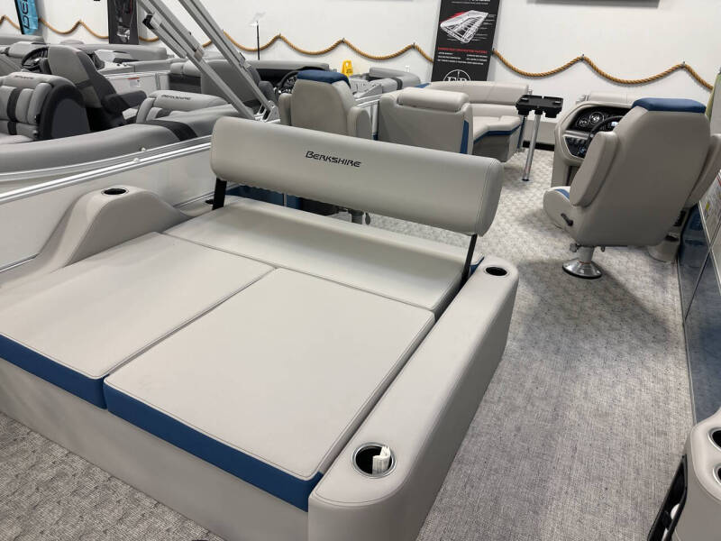 2025 Berkshire 24 UL LE 2.75