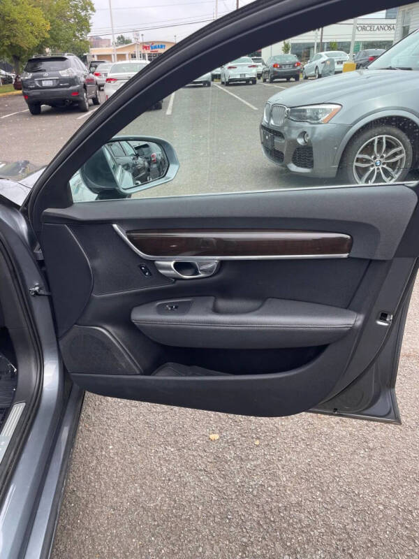 2017 Volvo S90 T5 Momentum