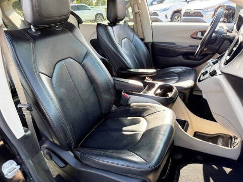 2017 Chrysler Pacifica Touring-L