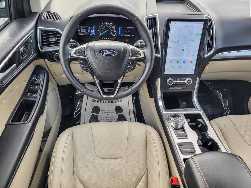 2024 Ford Edge Titanium