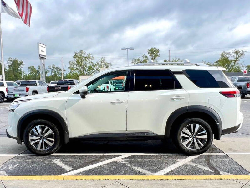 2022 Nissan Pathfinder SL