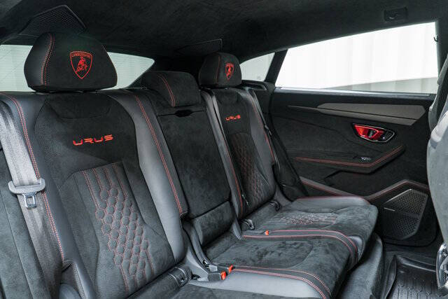 2023 Lamborghini Urus Performante