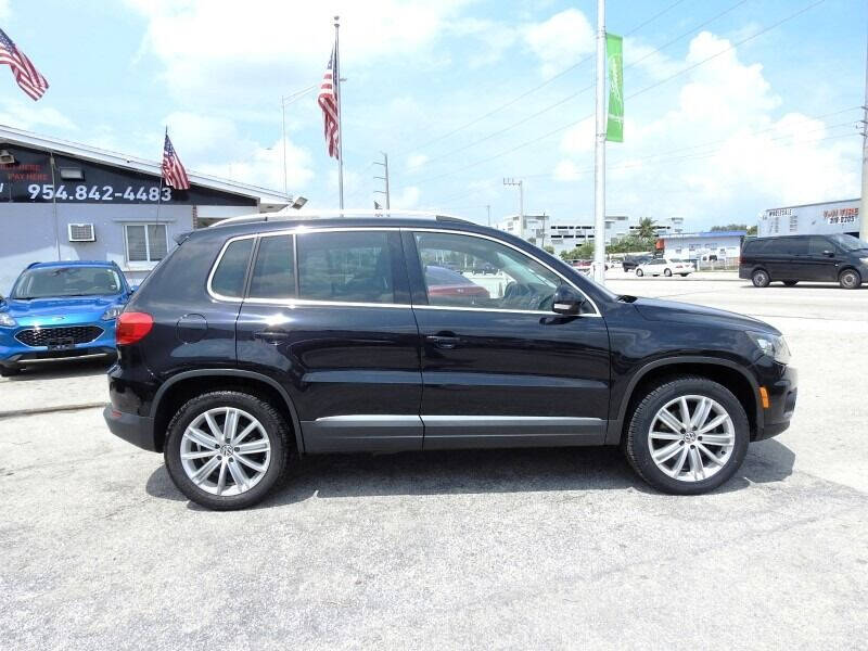 2016 VOLKSWAGEN Tiguan SUV / Crossover - $11,900