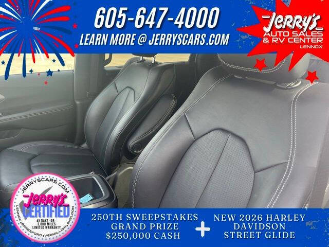 2025 Chrysler Pacifica Select