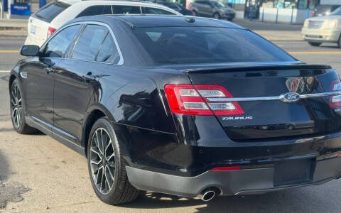2018 Ford Taurus SEL