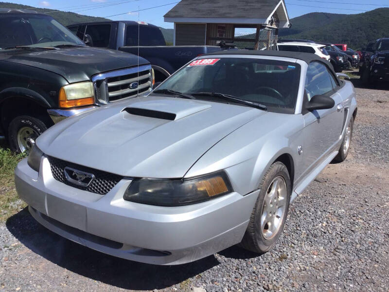 2004 Ford Mustang Deluxe