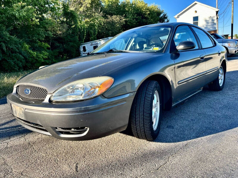 2005 Ford Taurus SE
