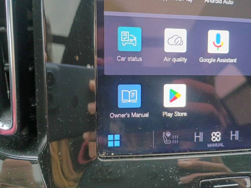 2025 Volvo XC40 B5 Plus Dark Theme