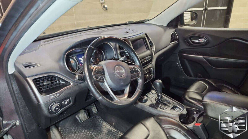 2019 Jeep Cherokee for sale at Autostars Motor Group in Yakima, WA