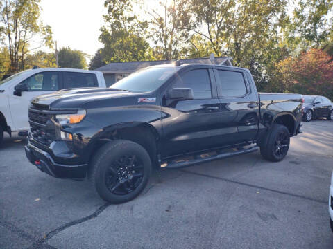 2022 Chevrolet Silverado 1500 for sale at Dave's Car Corner in Hartford City IN